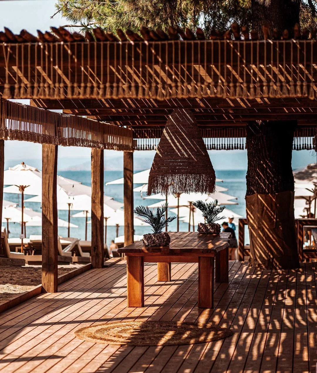 SEAZON Beach House Mediterranean table